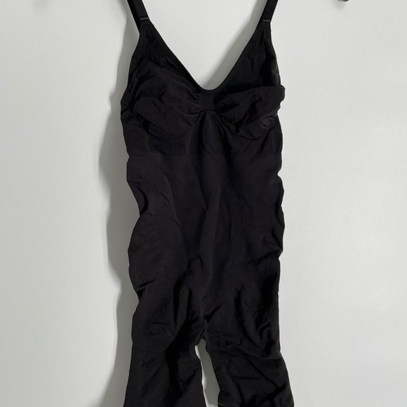 SKIMS Intimates & Sleepwear Skims Sculpting Bodysuit Mid Thigh W